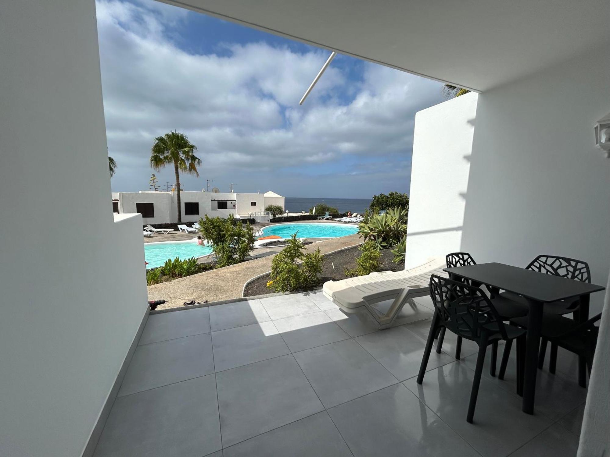 Stunning 2 Bedroom Seafront Apartment Puerto del Carmen  Extérieur photo