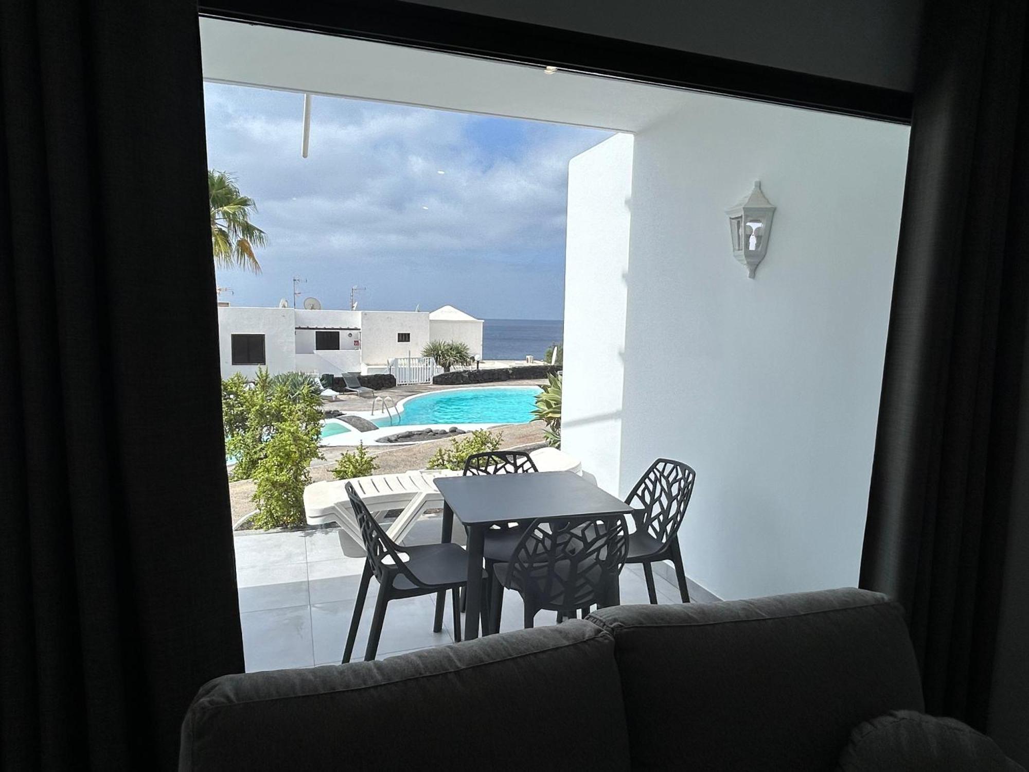 Stunning 2 Bedroom Seafront Apartment Puerto del Carmen  Extérieur photo