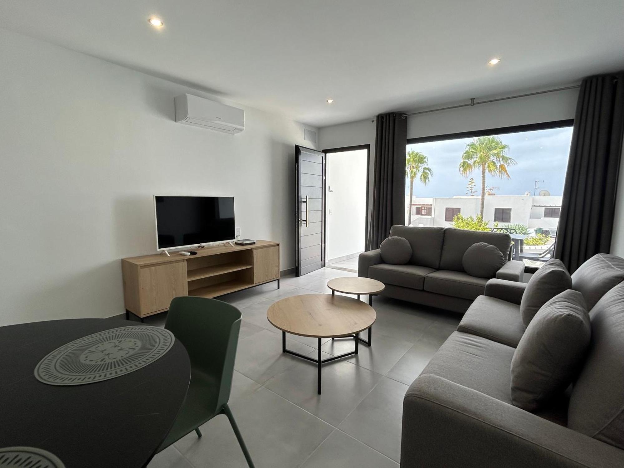 Stunning 2 Bedroom Seafront Apartment Puerto del Carmen  Extérieur photo